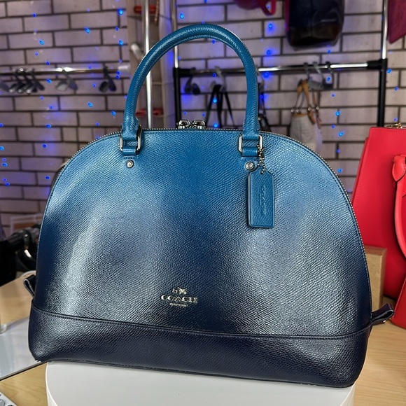 ‼️SOLD DO NOT PURCHASE‼️

GUC Ombré Coach - Picture 1 of 14